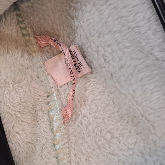 Victoria's Secret robe - Picture 3 of 3